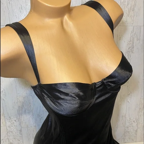 🎊🎉HOST PIC🎊🎉 VNTG Black Liquid Satin long night gown Victoria Secret Sissy - Picture 1 of 14